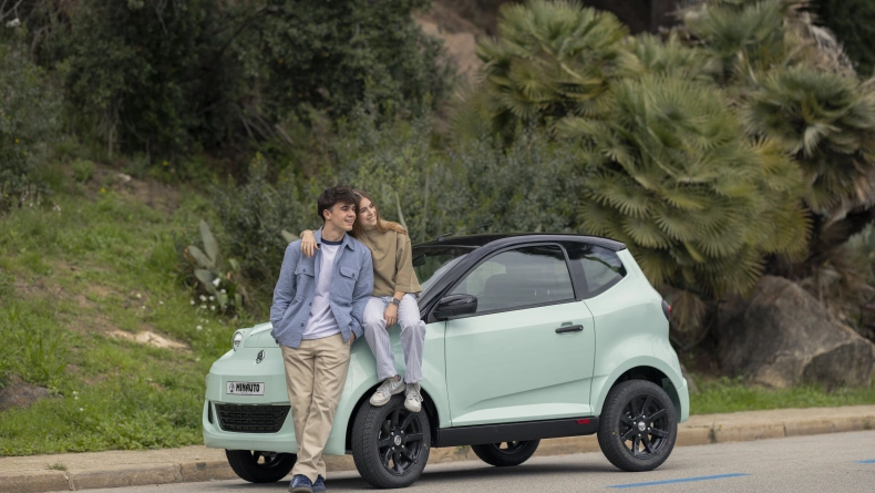 Brommobielen AIXAM e Minauto EBS06264 - Vert.jpg