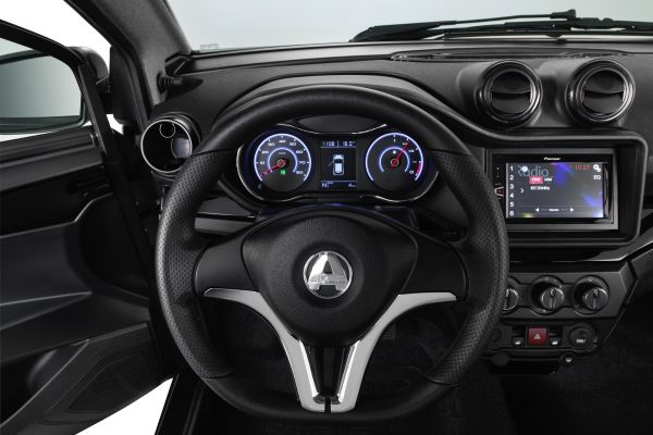 Brommobielen AIXAM Coupé Piano black dashboard (Tablet als optie)