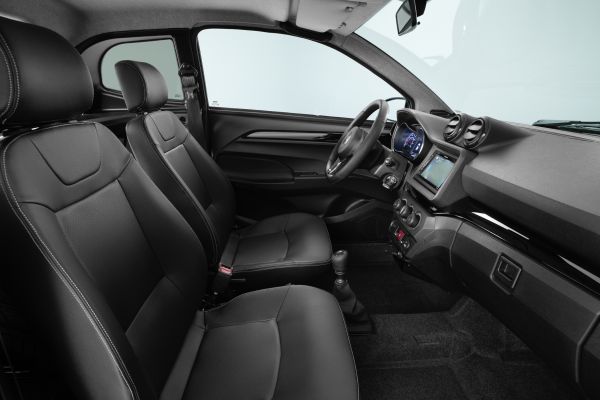 Brommobielen AIXAM Coupé Stoelen met zwarte kunstlederen bekleding en stof